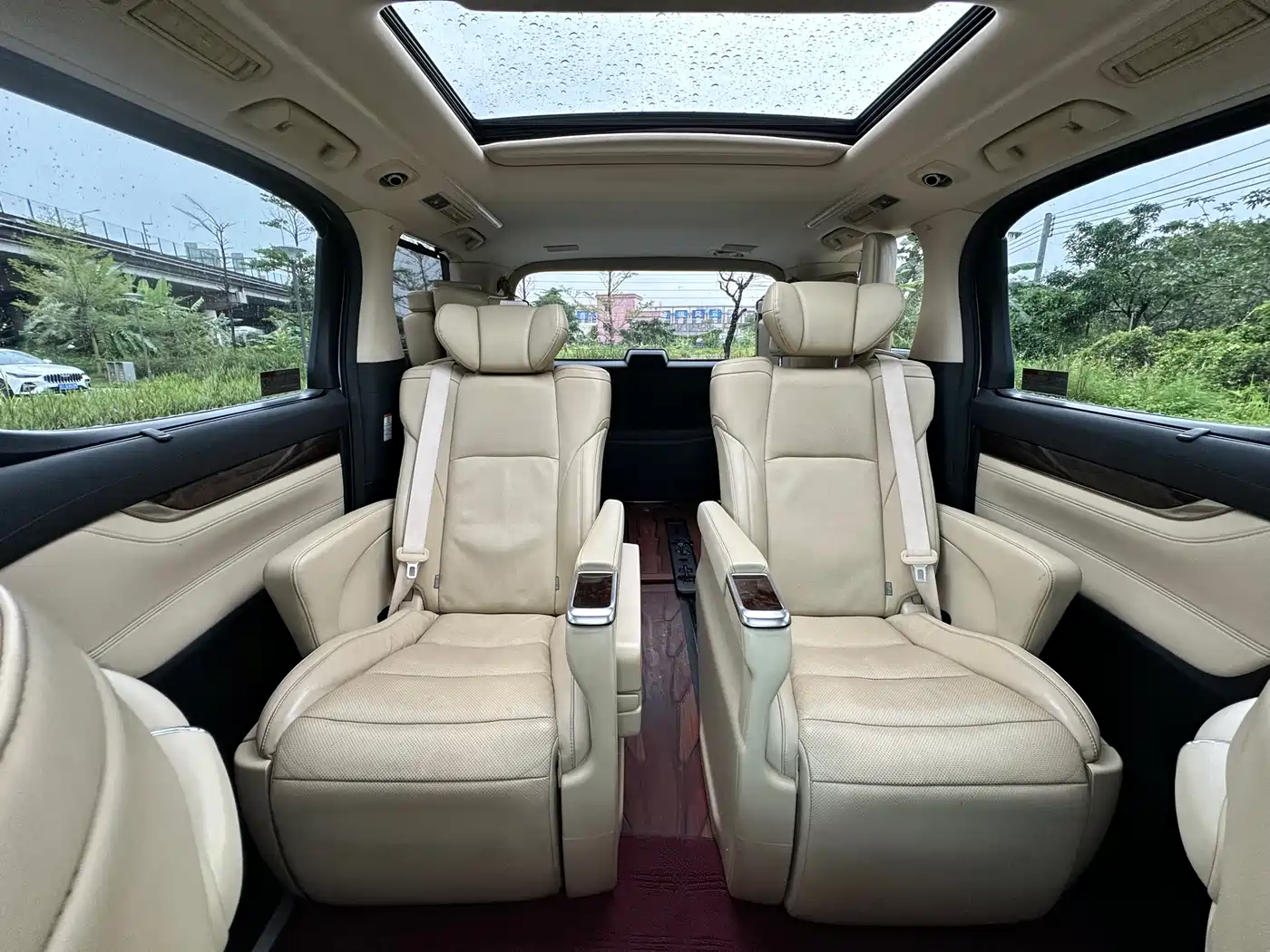 Toyota Alphard 2019 Hybrid 2.5L Luxury фото 13