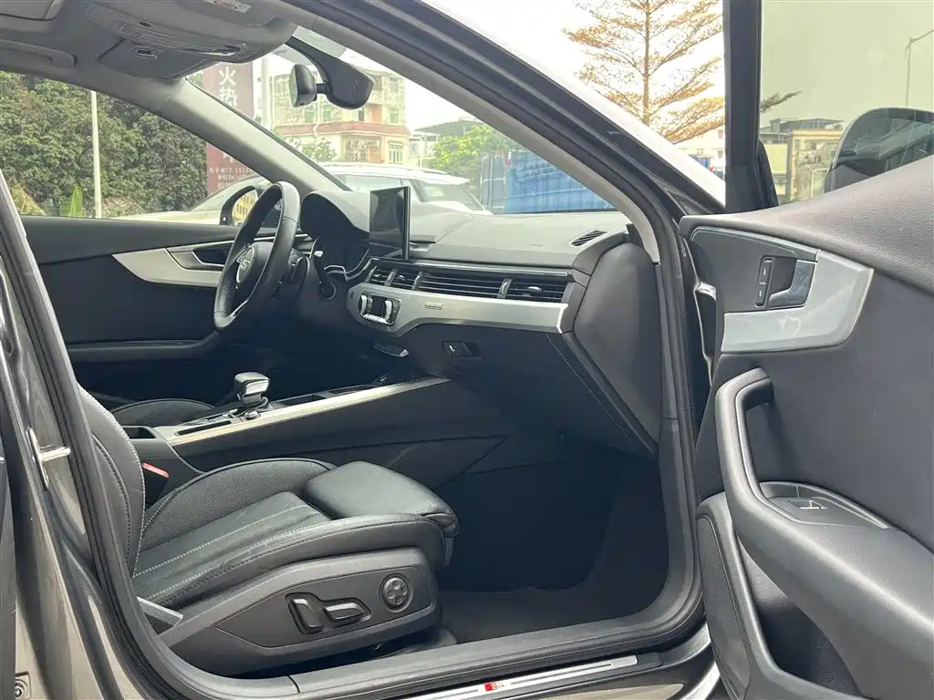 Audi A4L 2020 40 TFSI quattro Luxury Dynamic фото 24