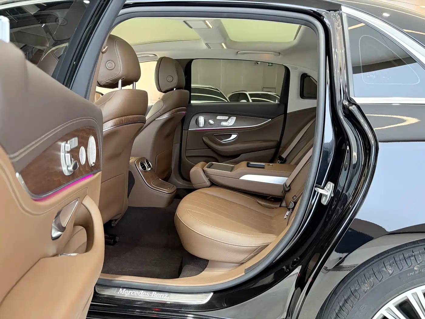 Mercedes-Benz E-Class 2022 Facelift III E 300 L Luxury фото 18