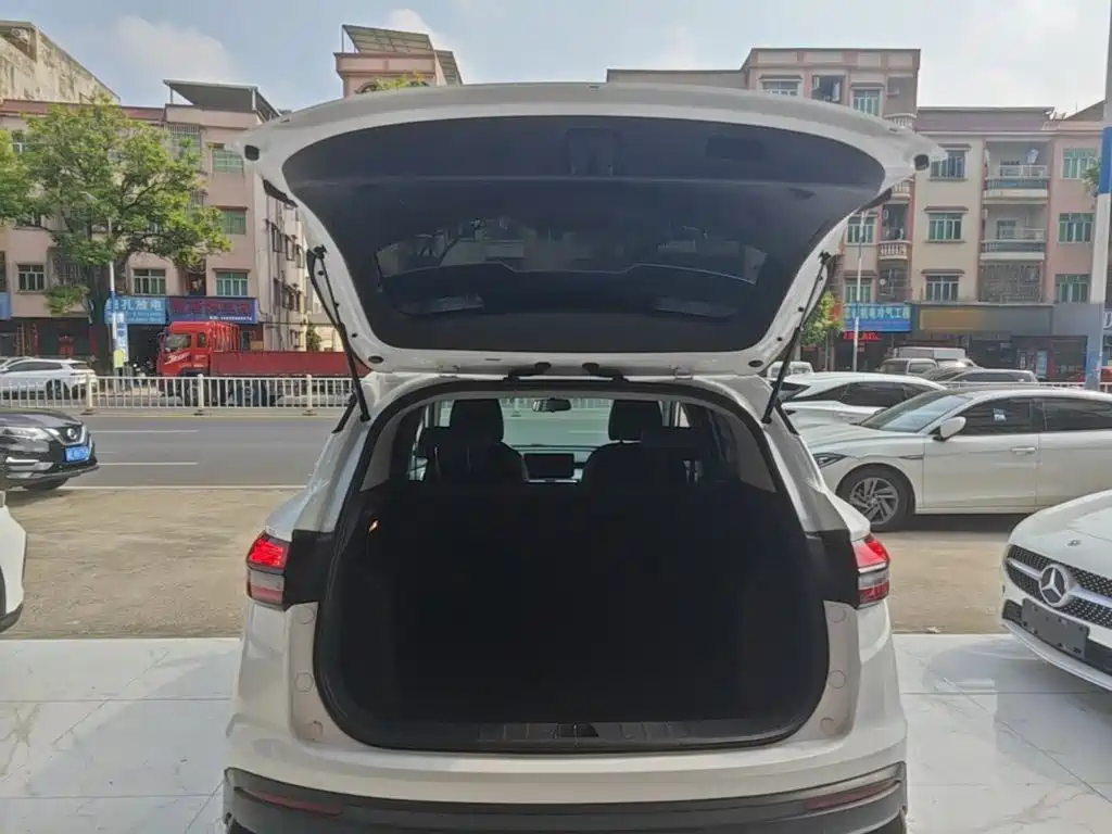 Фото 19 - Geely Coolray