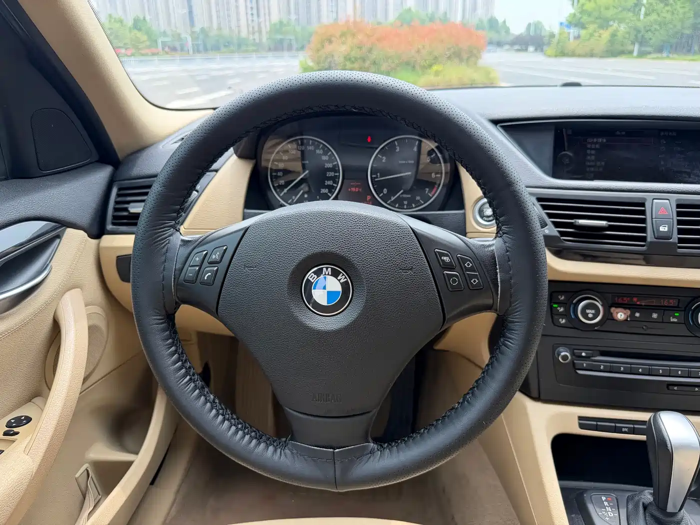 BMW X1 (Import) 2010 sDrive18i Luxury Model фото 8