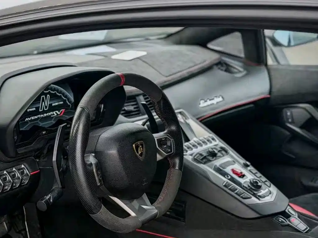 Lamborghini Aventador 2011 LP 700-4 фото 6