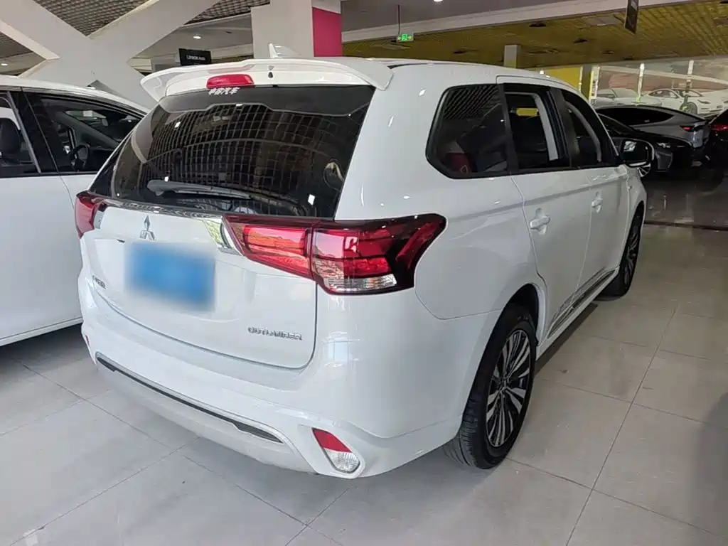 Mitsubishi Outlander 2023 2021 Facelift 2.0L 2WD Comfort Edition 5-Seater