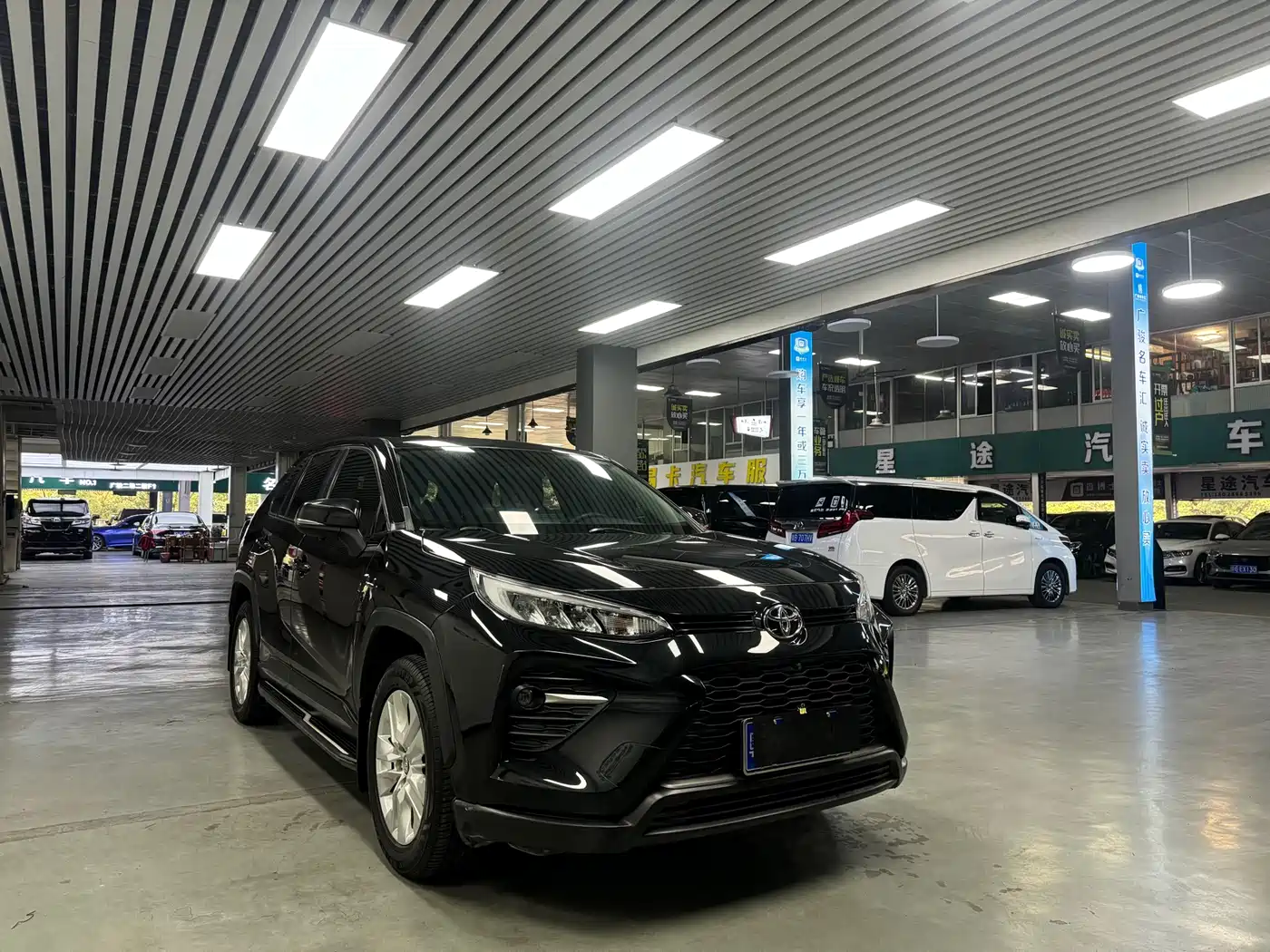 Toyota Wildlander 2022 2.0L CVT FWD Leading Edition фото 3