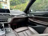 Photo 32 - BMW 7 Series