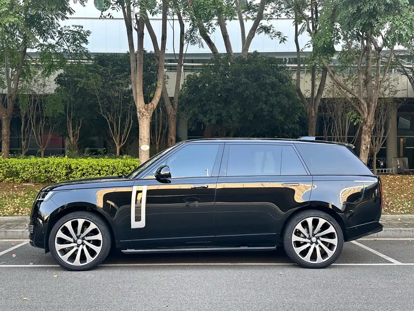 Land Rover Range Rover 2025 2024 3.0 L6 400PS SV Honor Genesis Extended