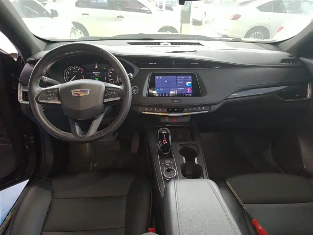 CADILLAC XT4