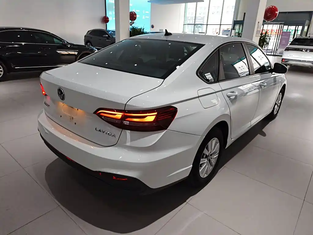 Фото 6 - Volkswagen Lavida