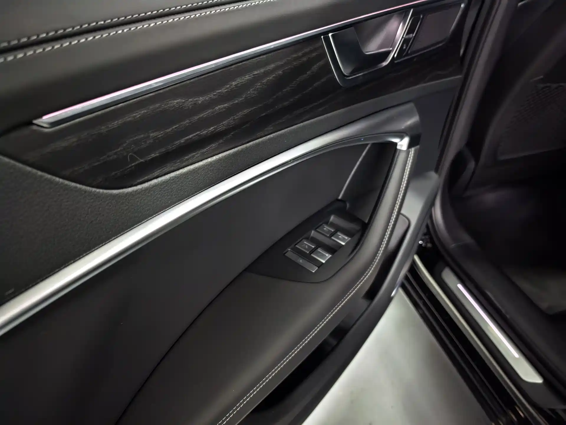 Фото 12 - Audi A6L