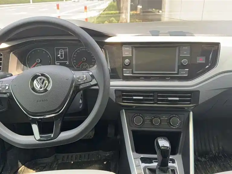 Volkswagen Polo 2019 Plus 1.5L Automatic Colorful Tech Edition фото 5