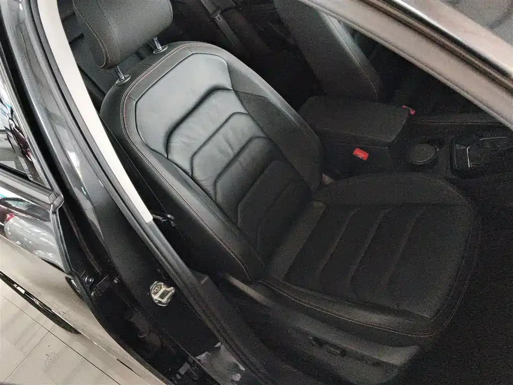 Volkswagen Tayron 2019 330TSI 2WD Luxury China VI фото 20