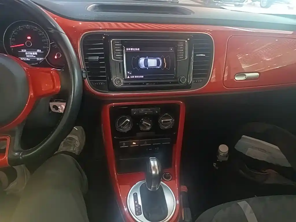 Volkswagen Beetle 2018 180TSI Trend Joy Edition фото 9