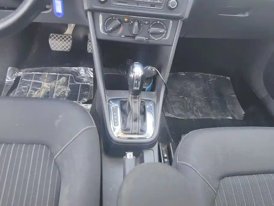 Photo 16 - Volkswagen Jetta