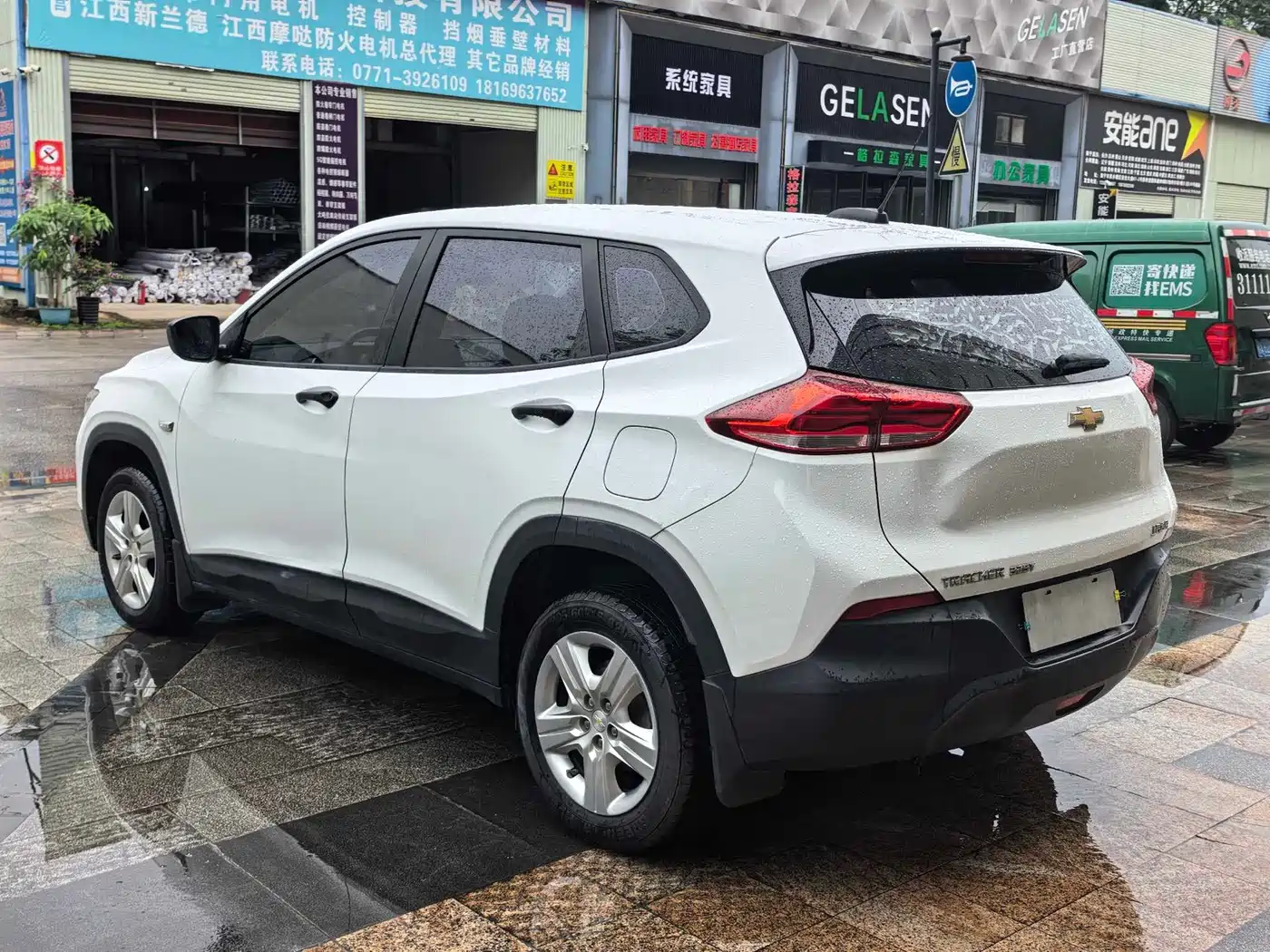 Photo 4 - Chevrolet Trax