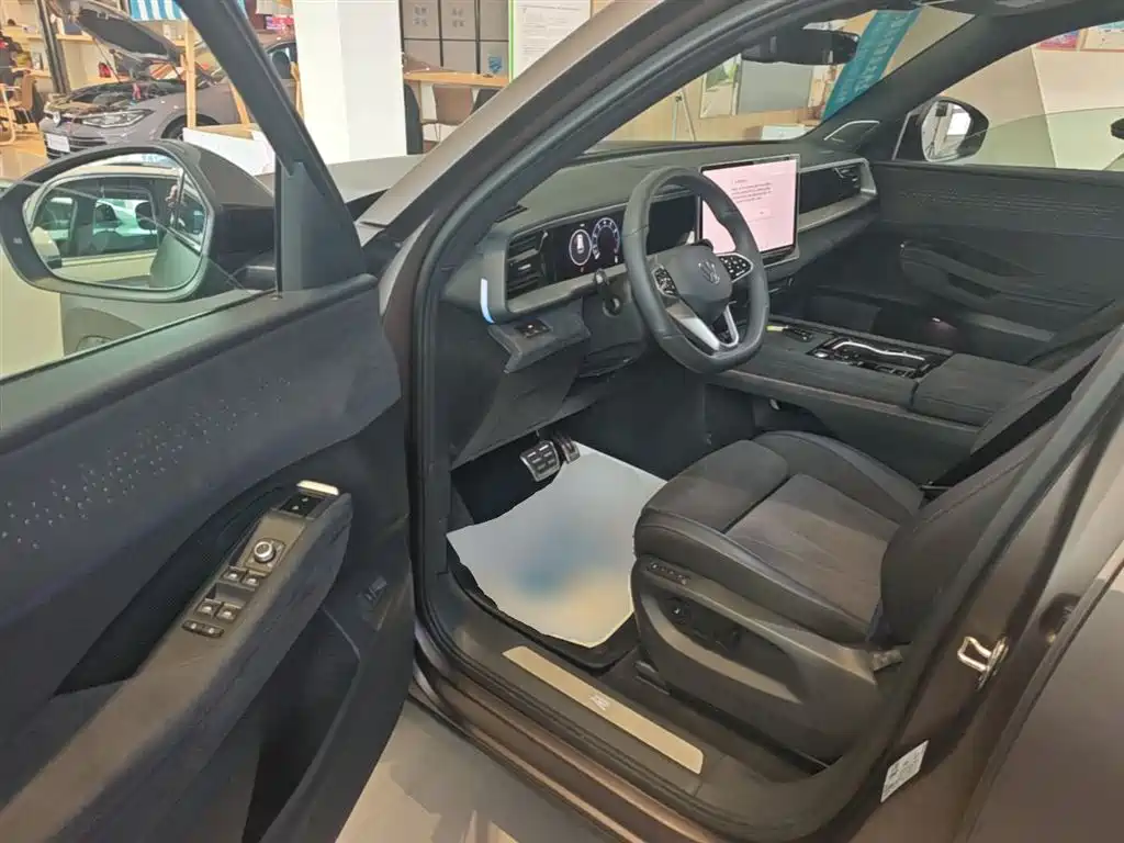 Volkswagen Teramont 2025 Teramont Pro 450TSI 4WD Summit Edition фото 16