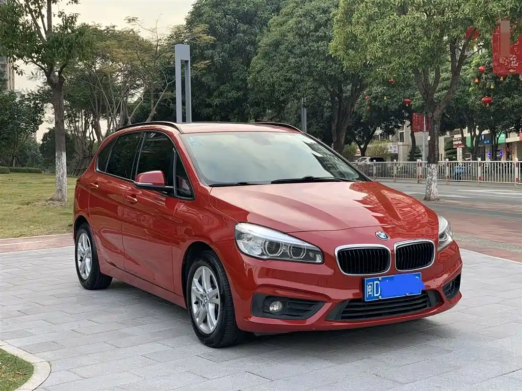 BMW 2 Series Touring 2016 218i Leading фото 3