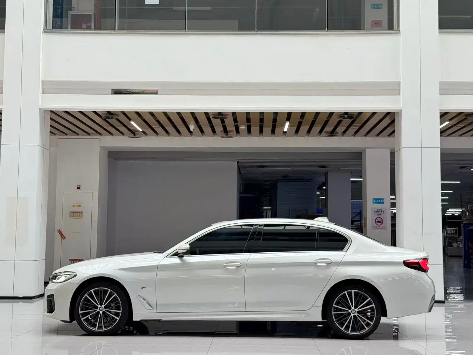 Photo 8 - BMW 5 Series