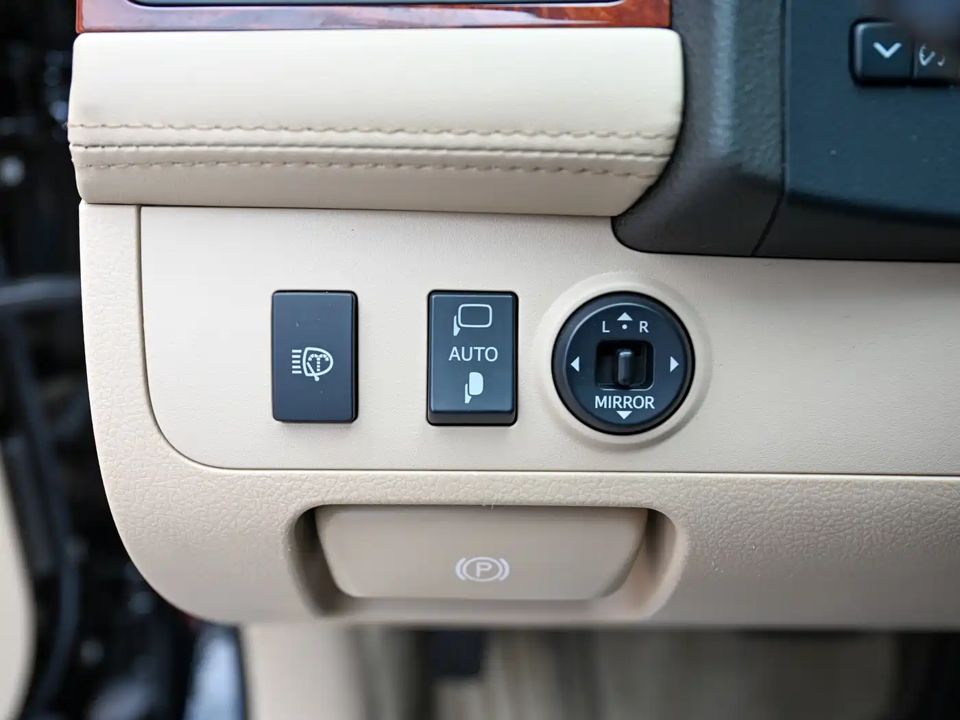 Toyota Crown 2012 2.5L Royal Leather Edition фото 10