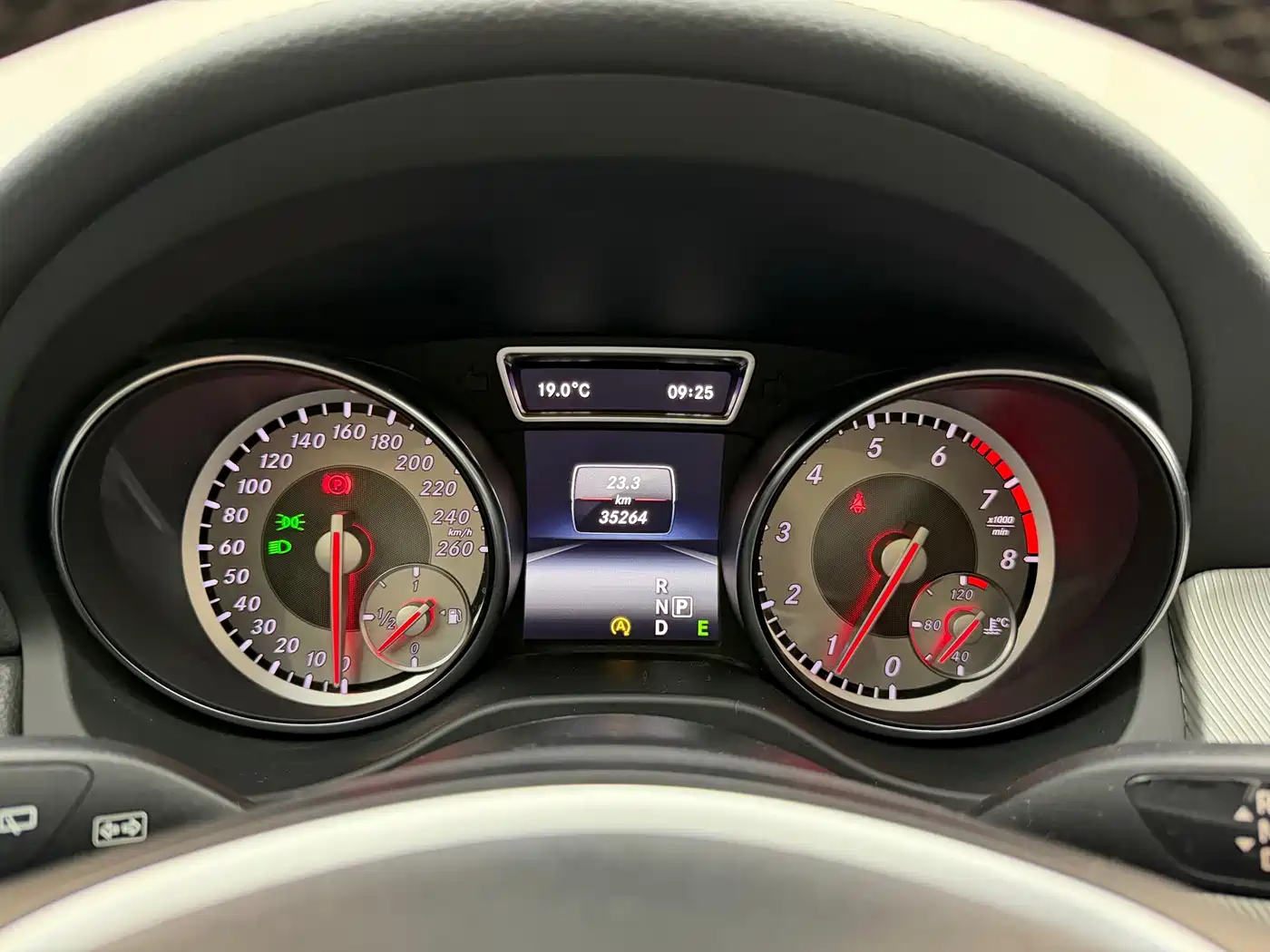 Mercedes-Benz GLA 2015 GLA 220 4MATIC Luxury фото 14