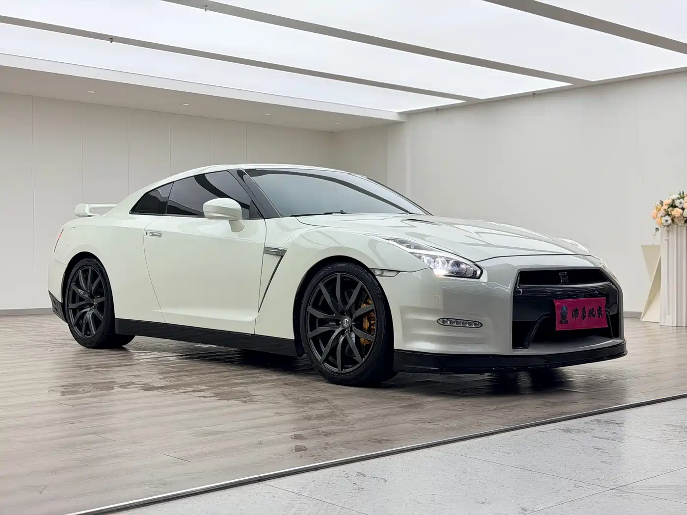 Nissan GT-R фото 3