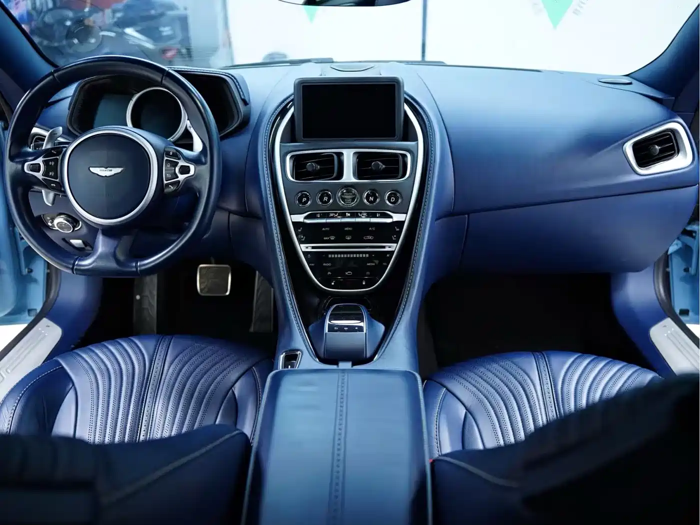Aston Martin DB11 2019 Model 4.0T V8 Coupe фото 9