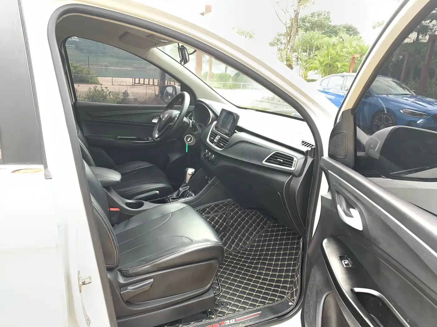 Baojun 730 2019 2019 1.5T CVT Fashion 7-Seater China V