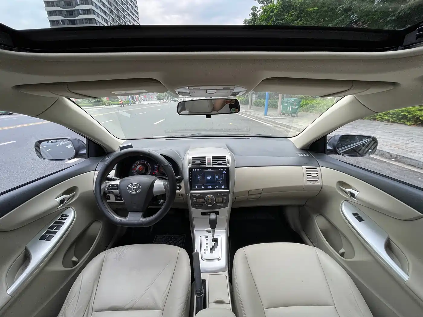 Toyota Corolla 2013 Special Edition 1.8L CVT Ultimate Cool GL-i фото 9