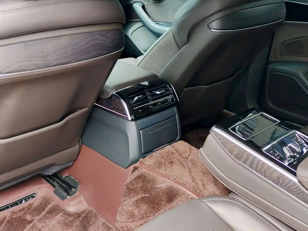 Фото 9 - Audi A8