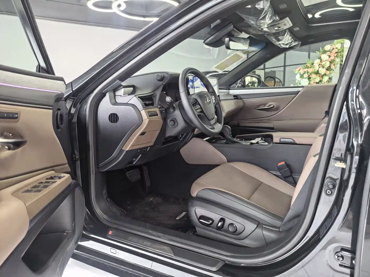 Lexus ES 2025 200 Ultimate Edition фото 13