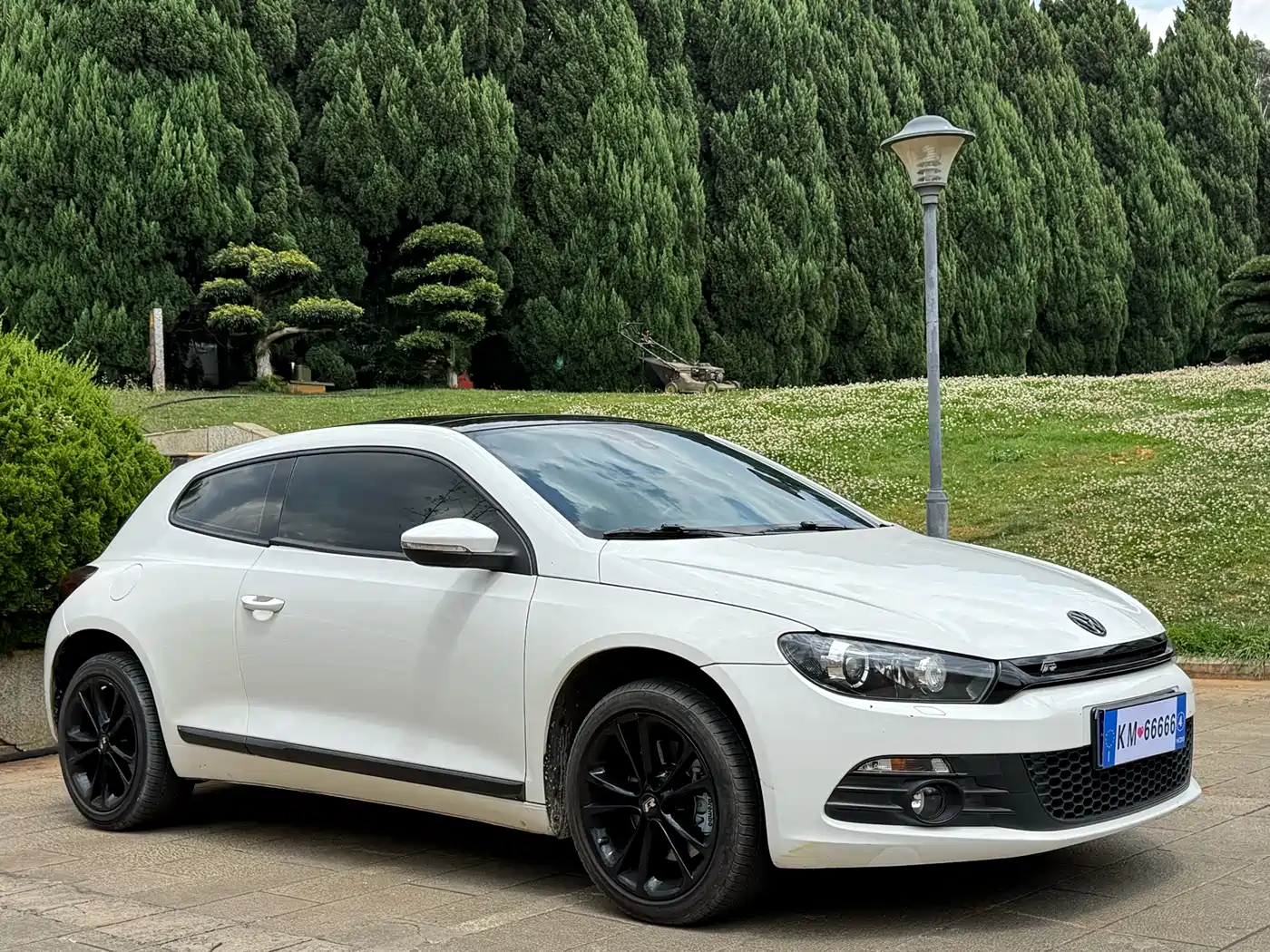 Volkswagen Scirocco 2011 2.0TSI Luxury фото 2