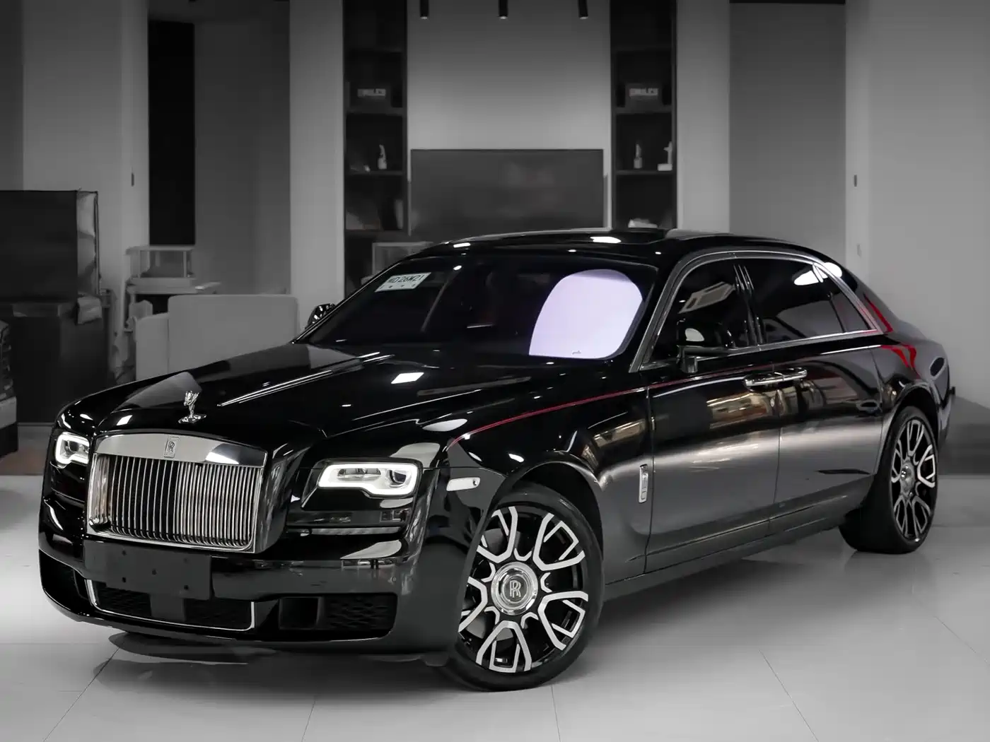 Rolls-Royce Ghost 2018 6.6T Long Wheelbase Edition фото 3
