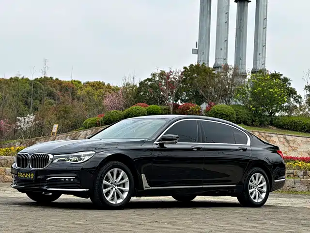 BMW 7 SERIES