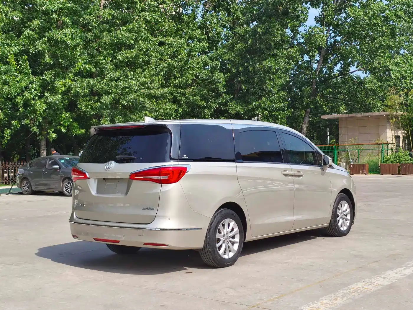 Buick GL8 2017 ES 28T Premium China V фото 16