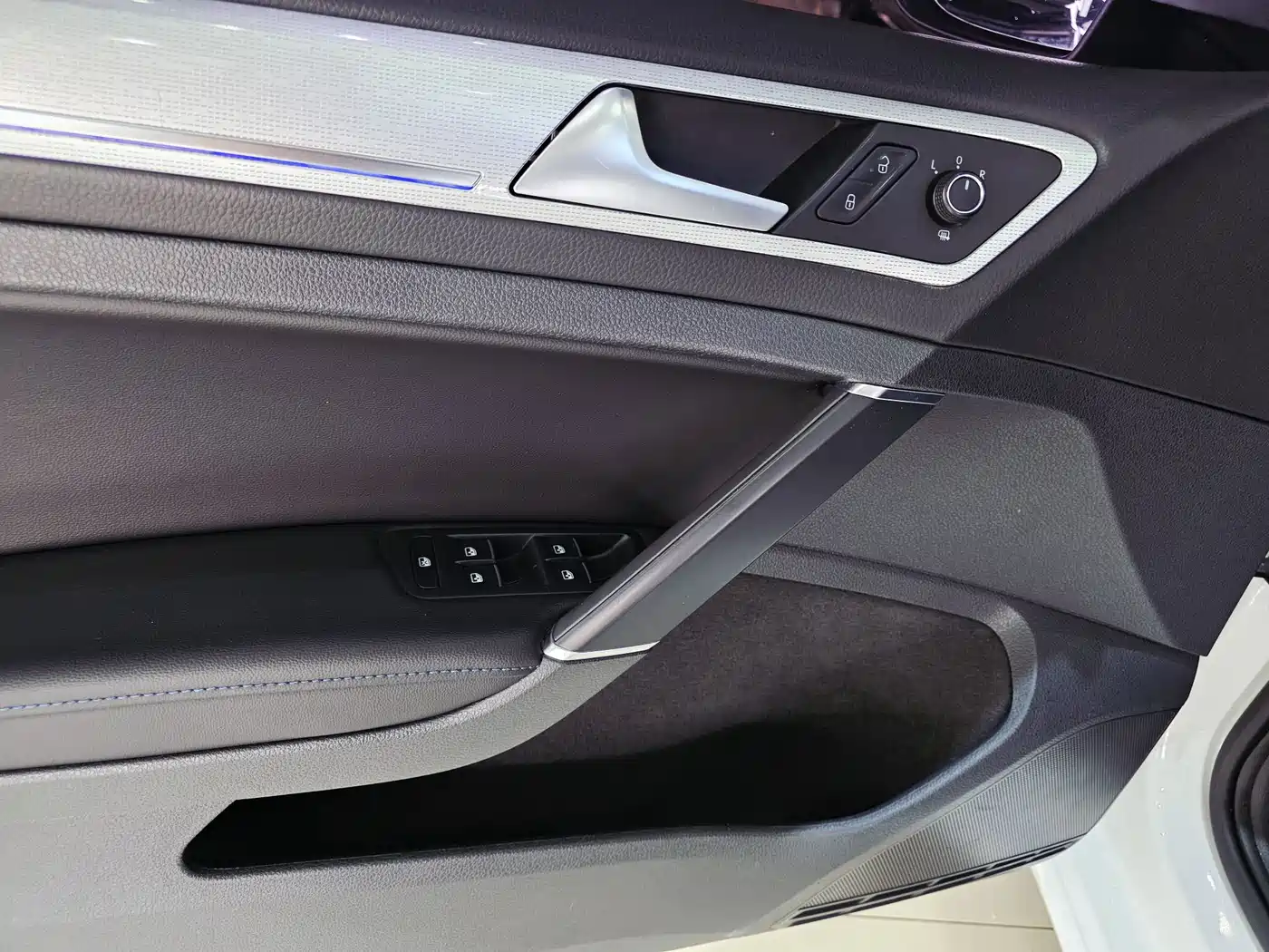 Volkswagen Golf Electric 2020 Chi фото 6