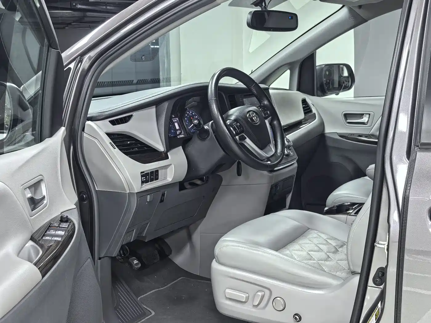 Toyota Sienna 2015 3.5L 2WD L фото 7