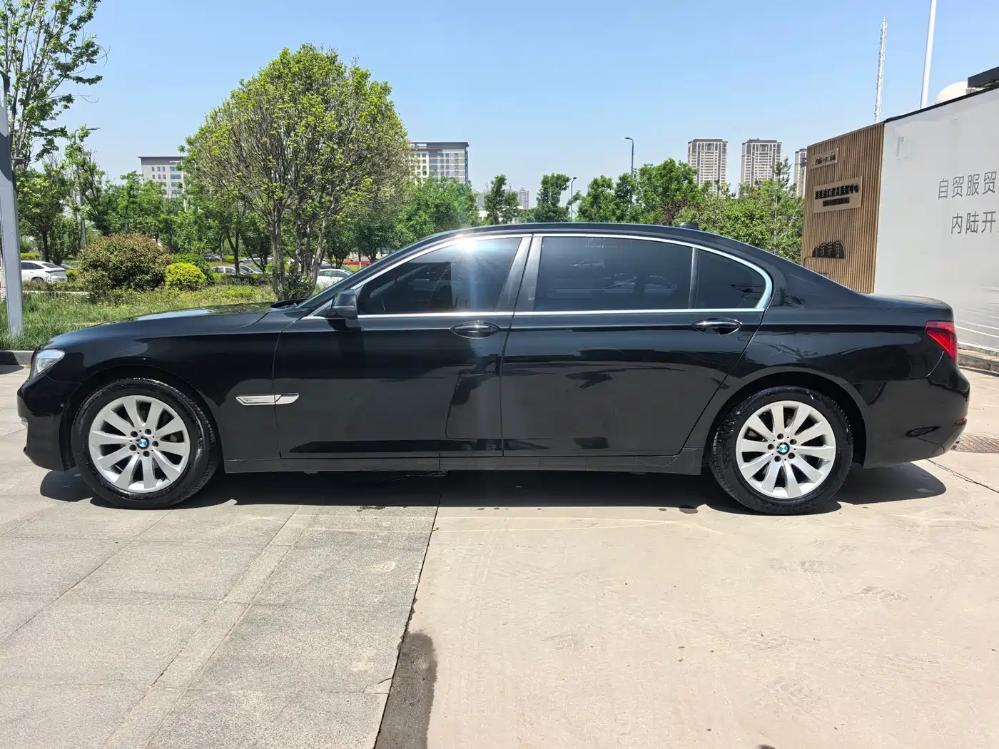 BMW 7 Series 2013 Model 730Li Luxury фото 4