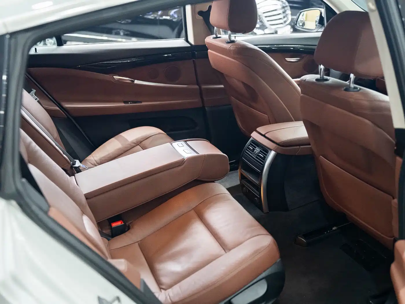 BMW 5 Series GT 2014 528i Leading фото 22