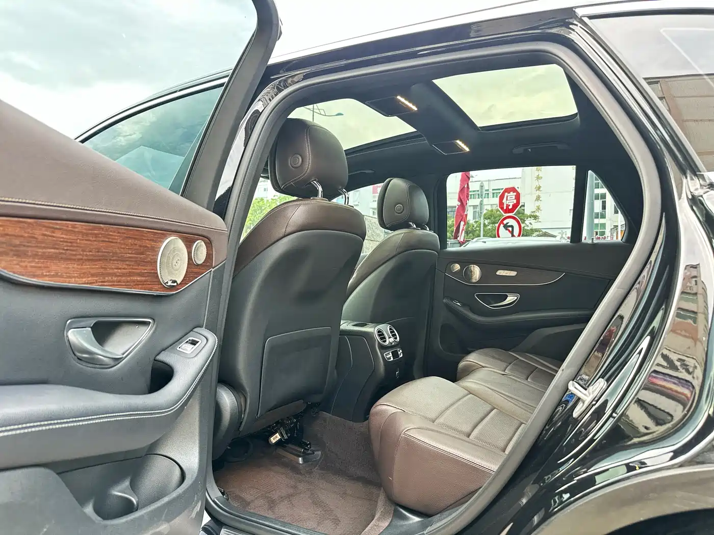 Mercedes-Benz GLC 2021 GLC 260 L 4MATIC Sporty фото 12