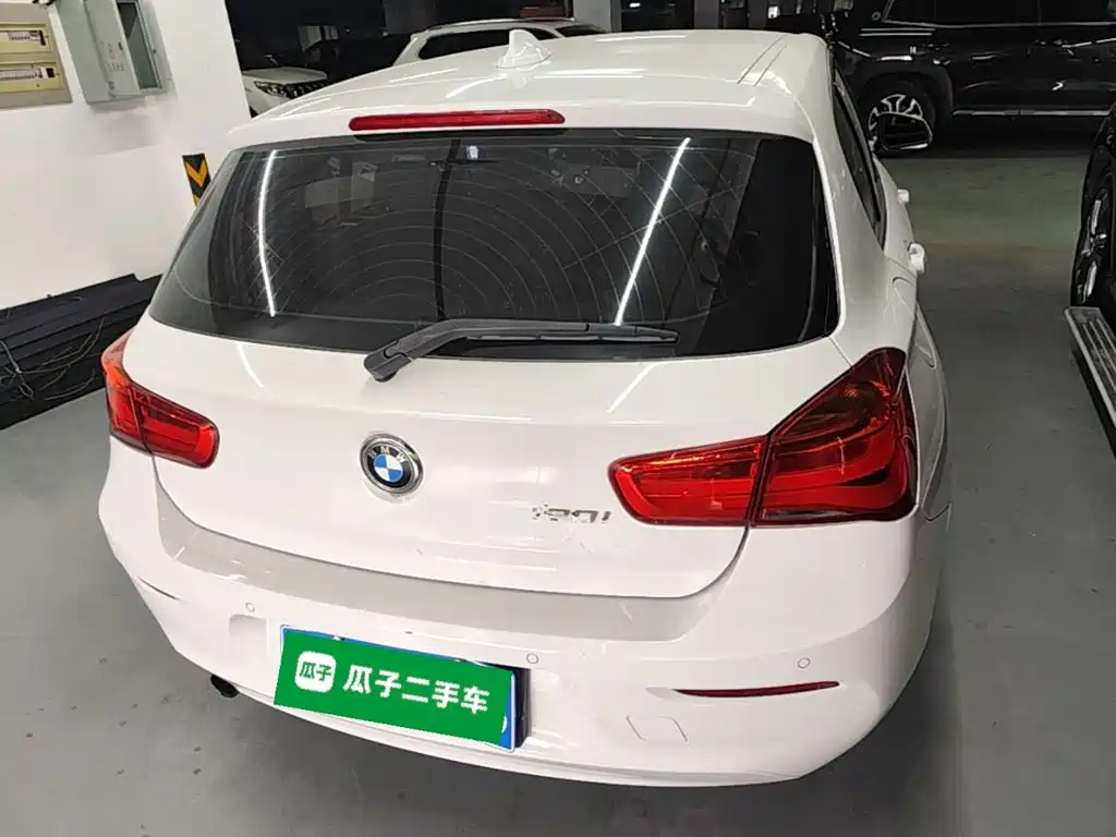 Photo 6 - BMW 1 Series (Import)