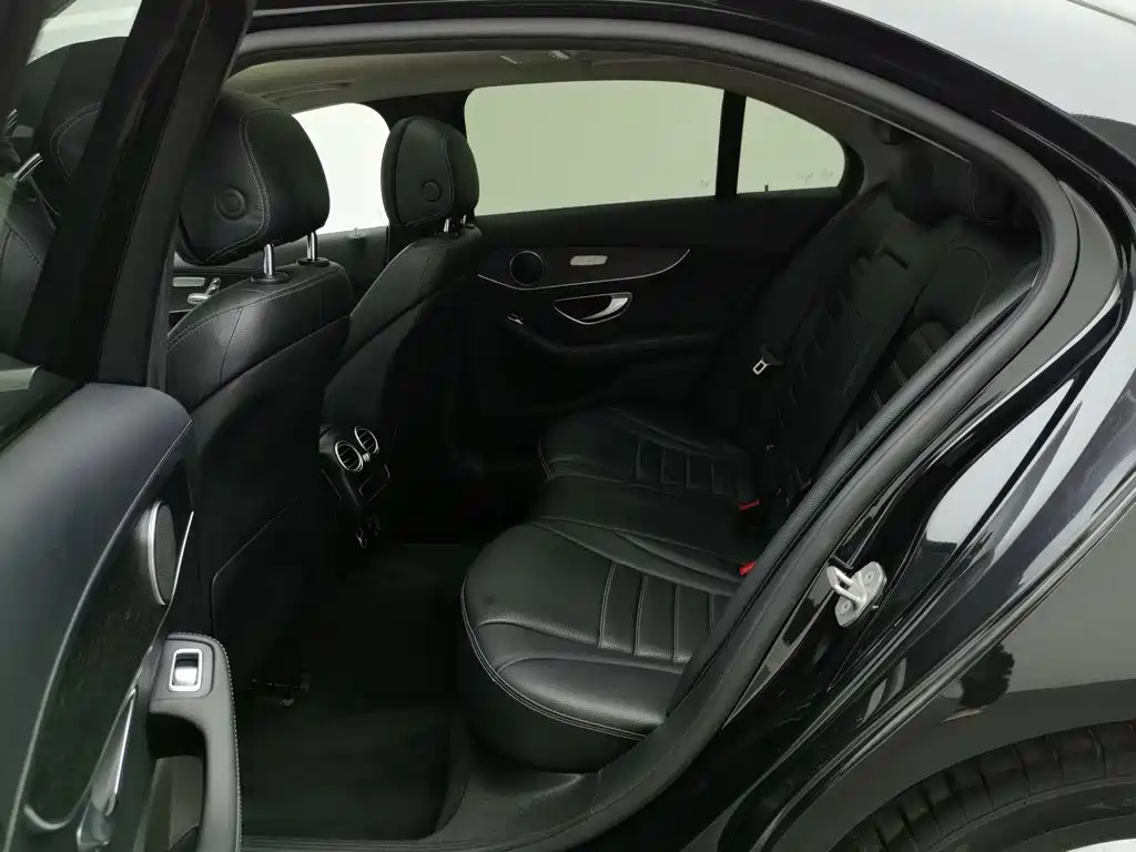 Photo 15 - Mercedes-Benz C-Class