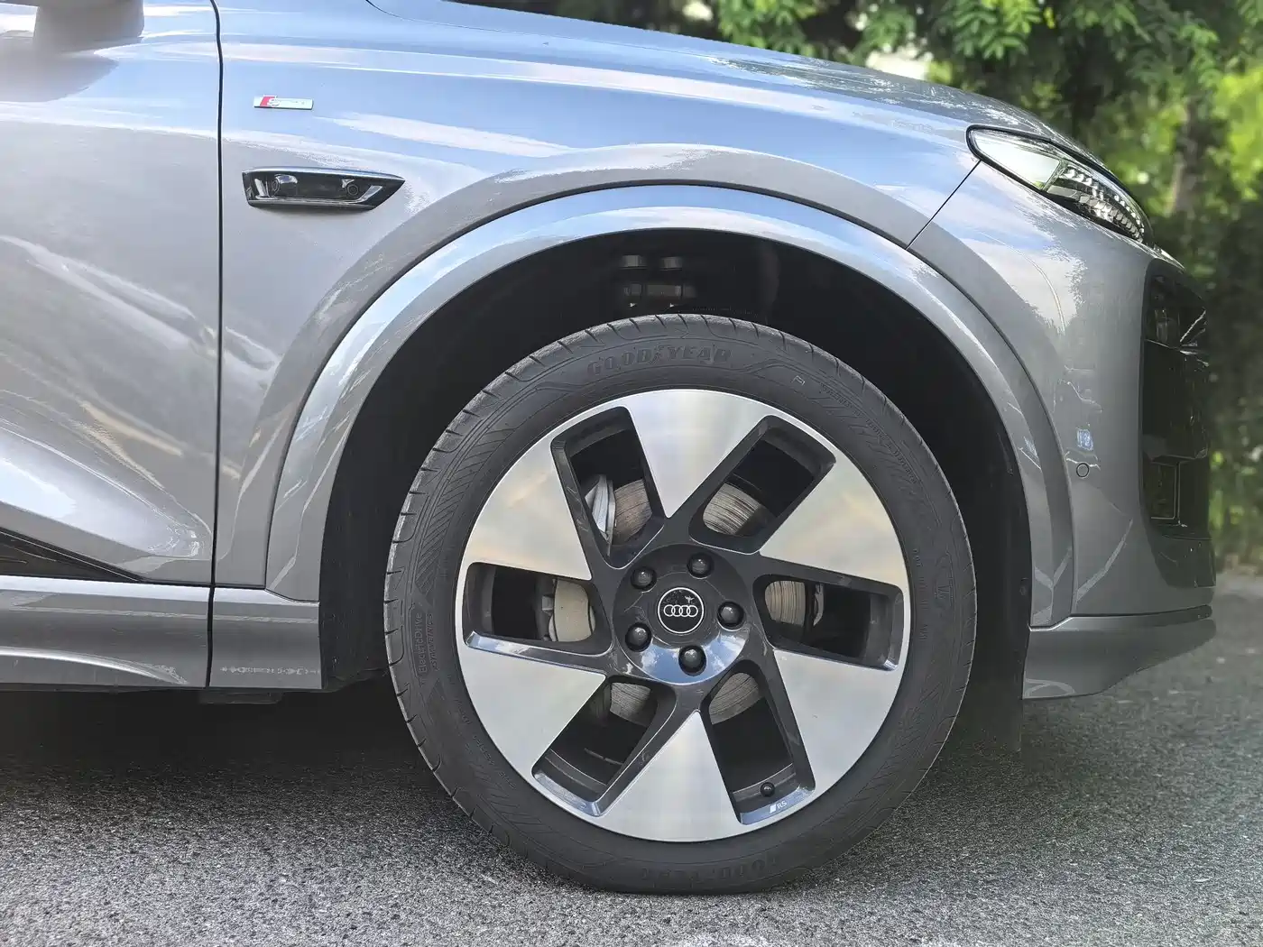 Audi Q6L e-tron 2025 Model Pioneer Edition фото 10