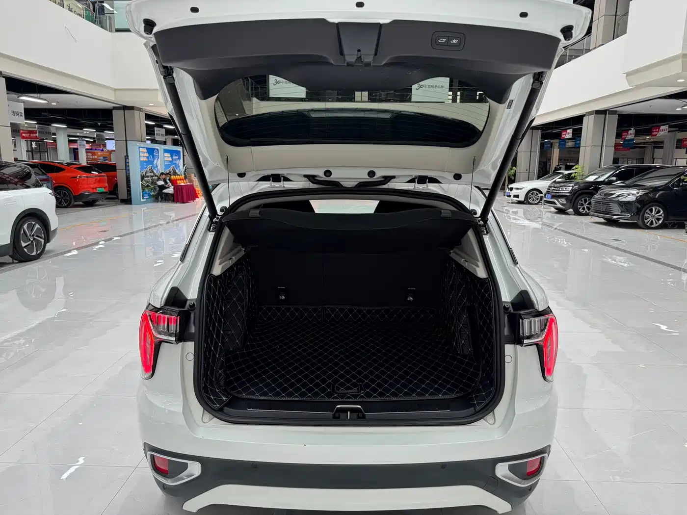 Lynk & Co 01 2017 2.0T 2WD Pro Version фото 10