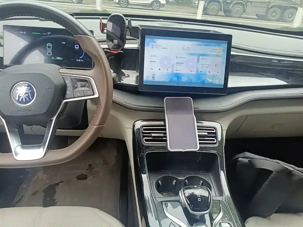 BYD Qin PLUS 2024 Glory Edition DM-i 55KM Leading фото 13