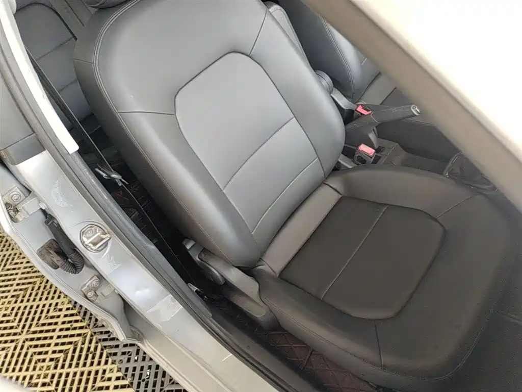 Volkswagen Jetta 2015 1.4L Manual Comfort фото 25