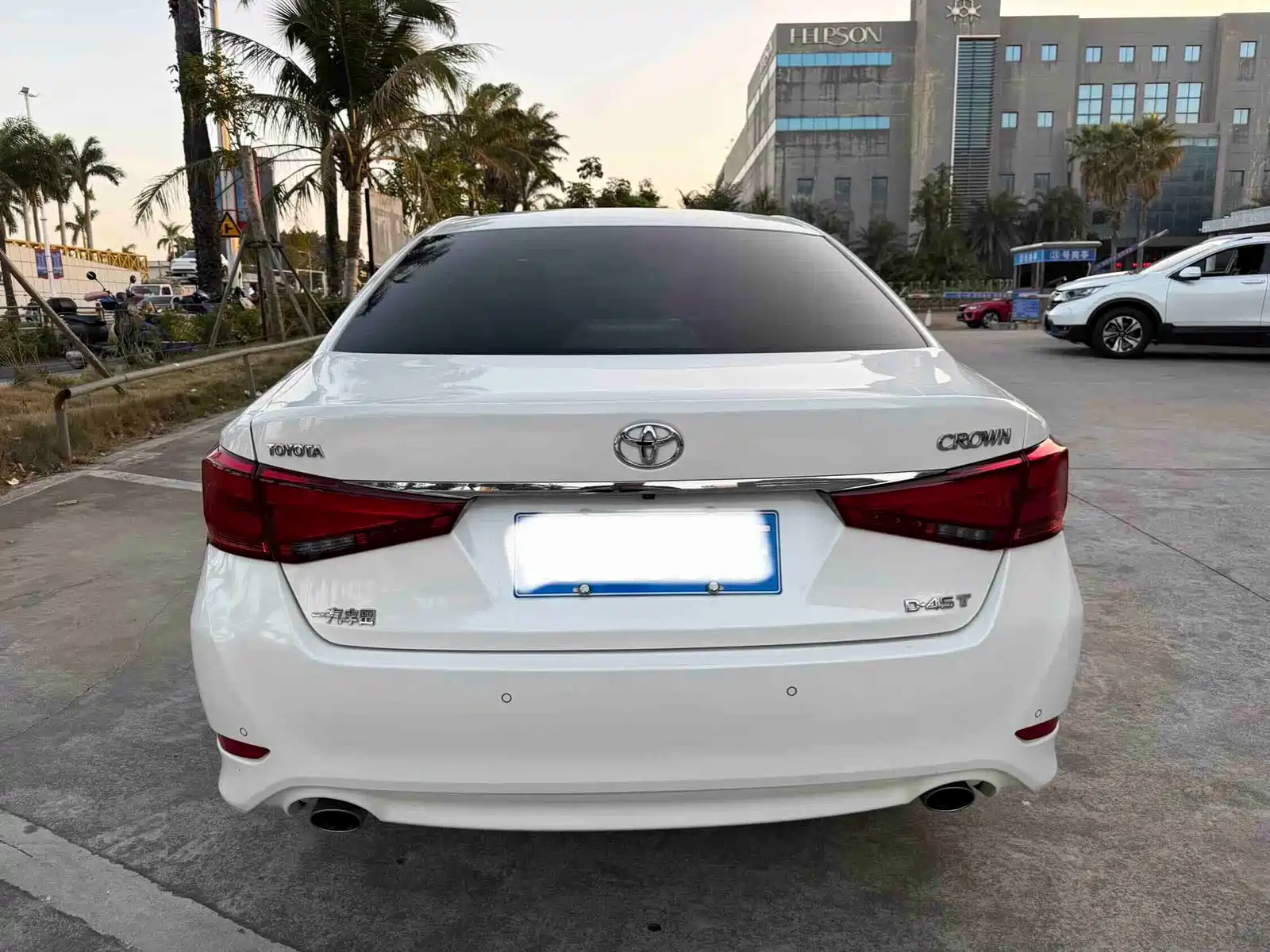 Photo 9 - Toyota Crown