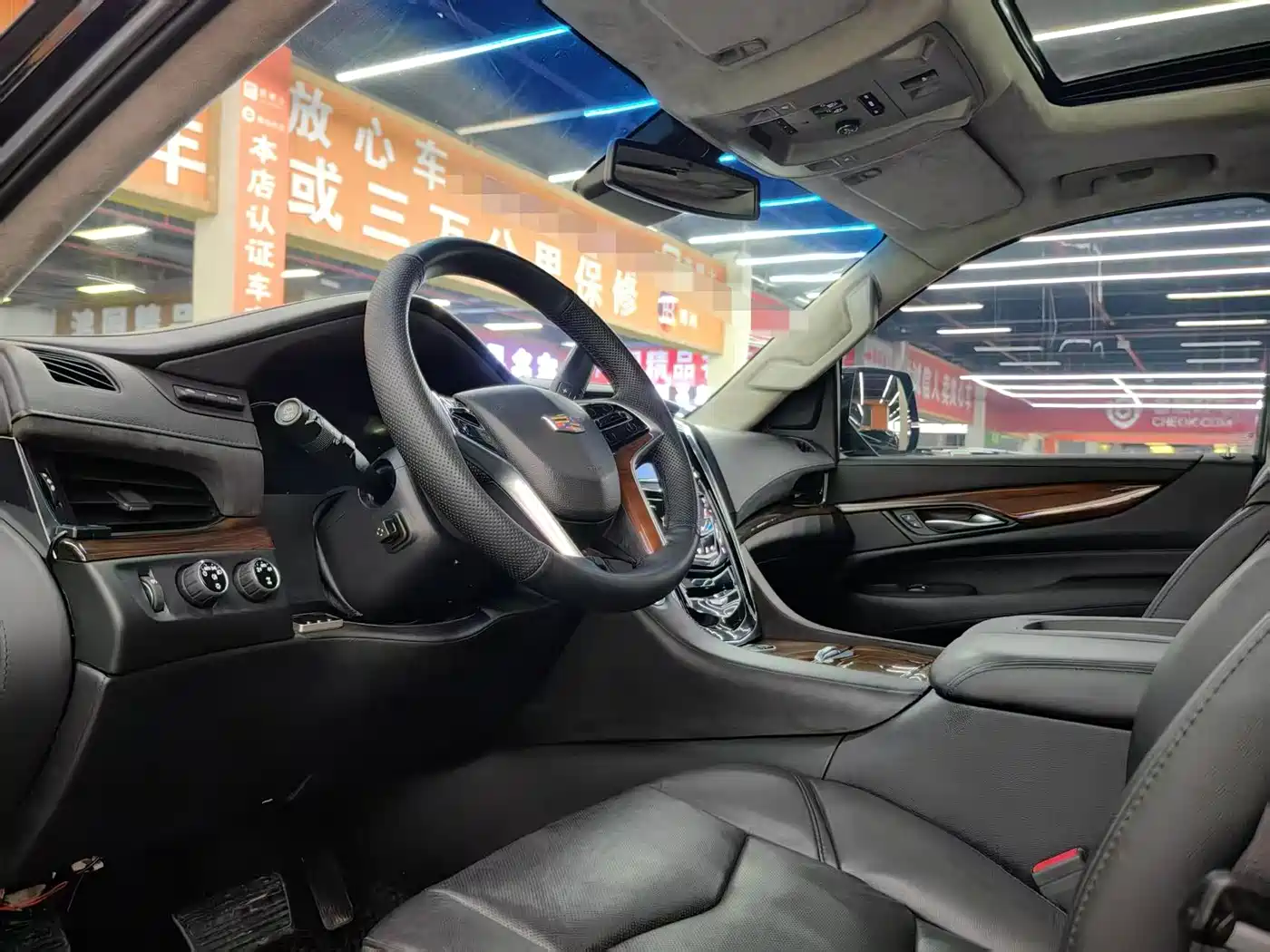 Cadillac Escalade 2017 6.2L ESV Platinum Extended фото 6