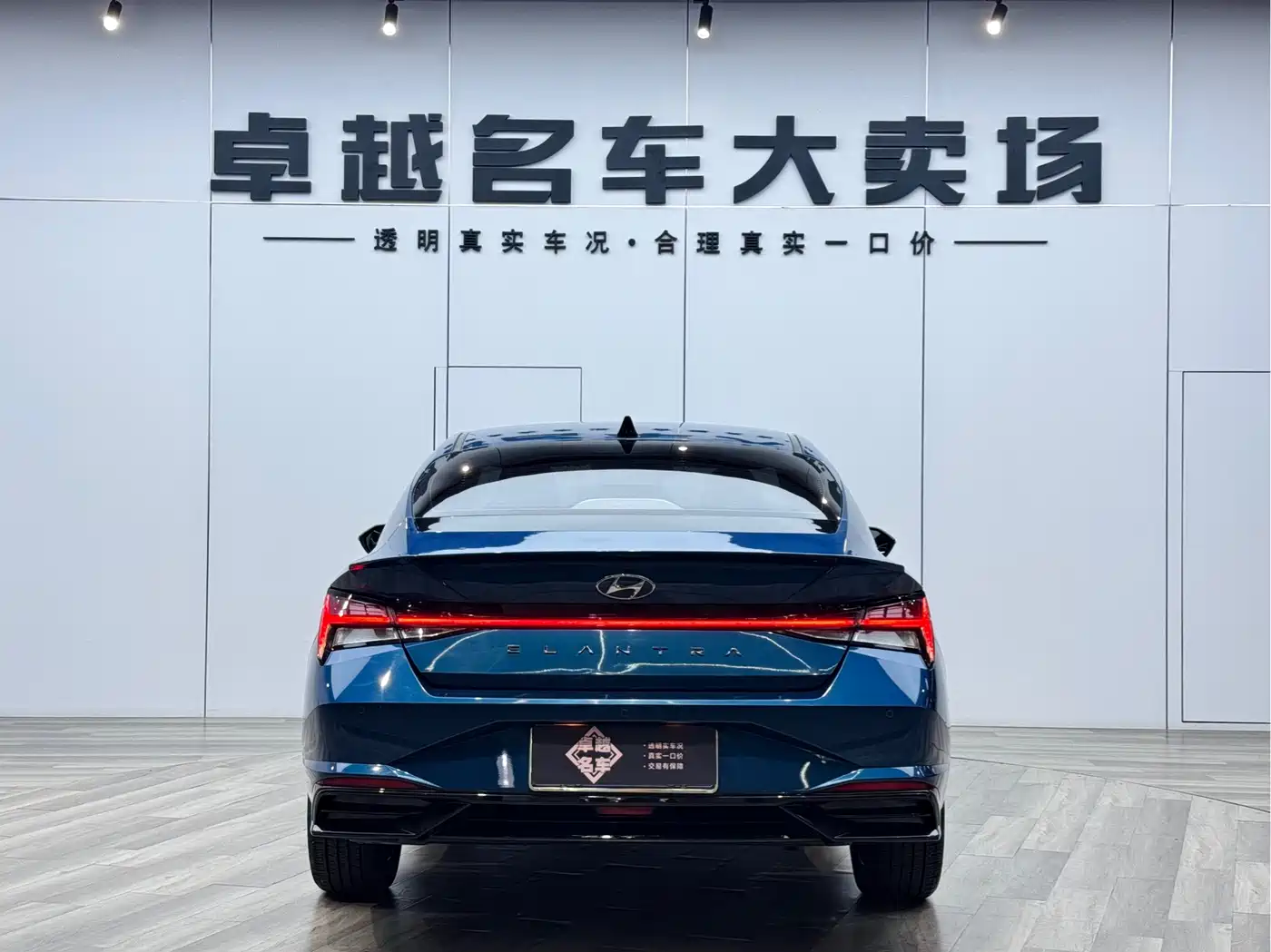 Hyundai Elantra 2021 1.5L CVT LUX Premium Edition фото 6