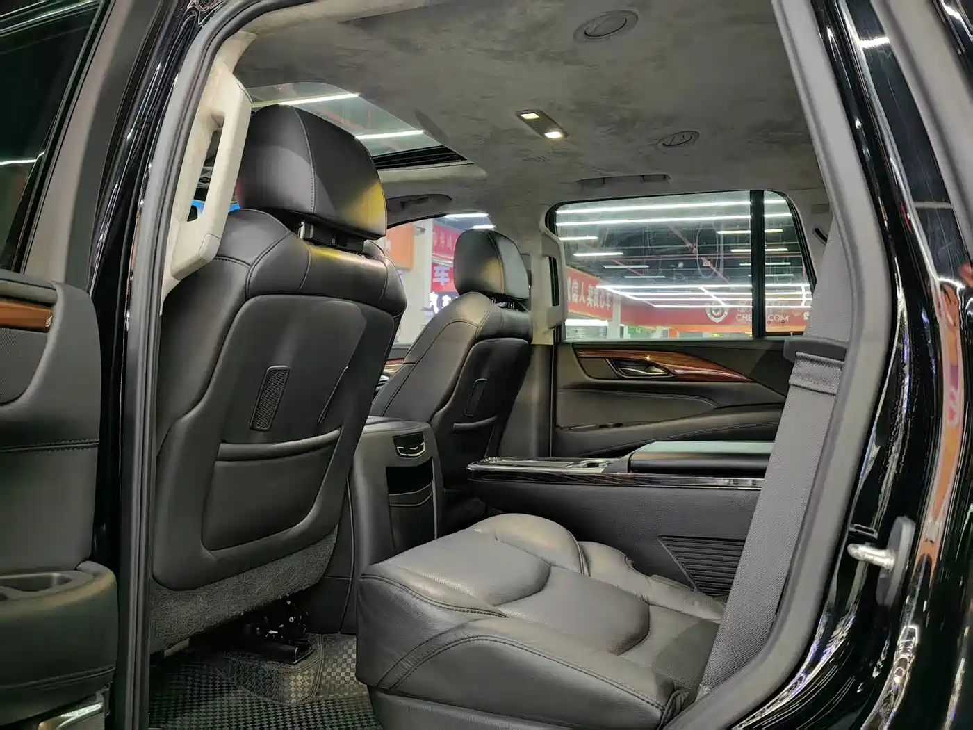 Cadillac Escalade 2017 6.2L ESV Platinum Extended фото 14