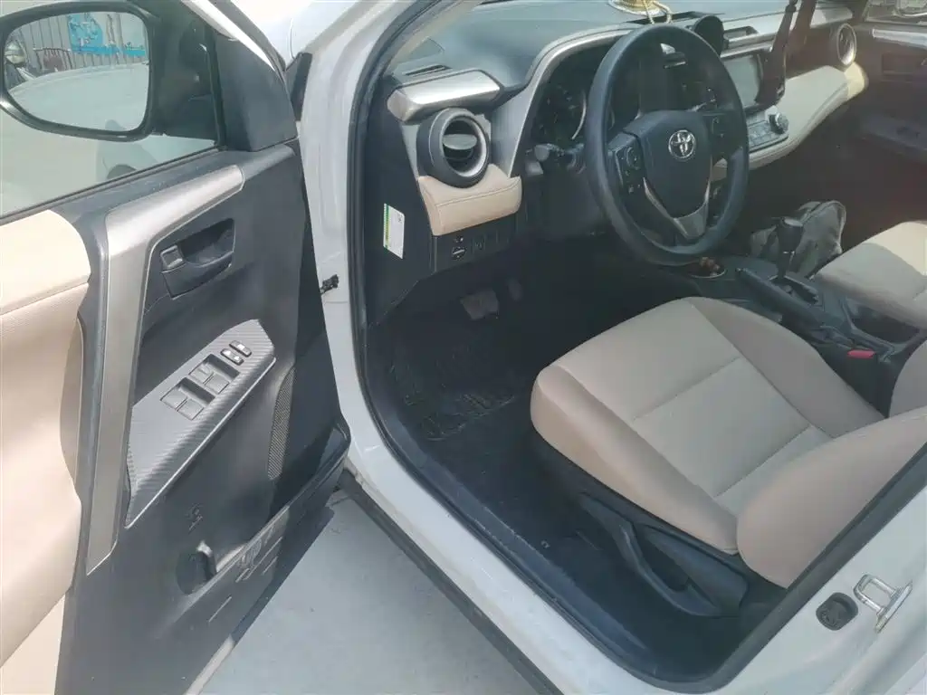 Toyota RAV4 Rongfang 2015 2.0L CVT 2WD Trend Edition фото 16