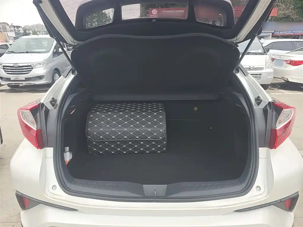 Toyota C-HR 2020 Model 2.0L Leading фото 18